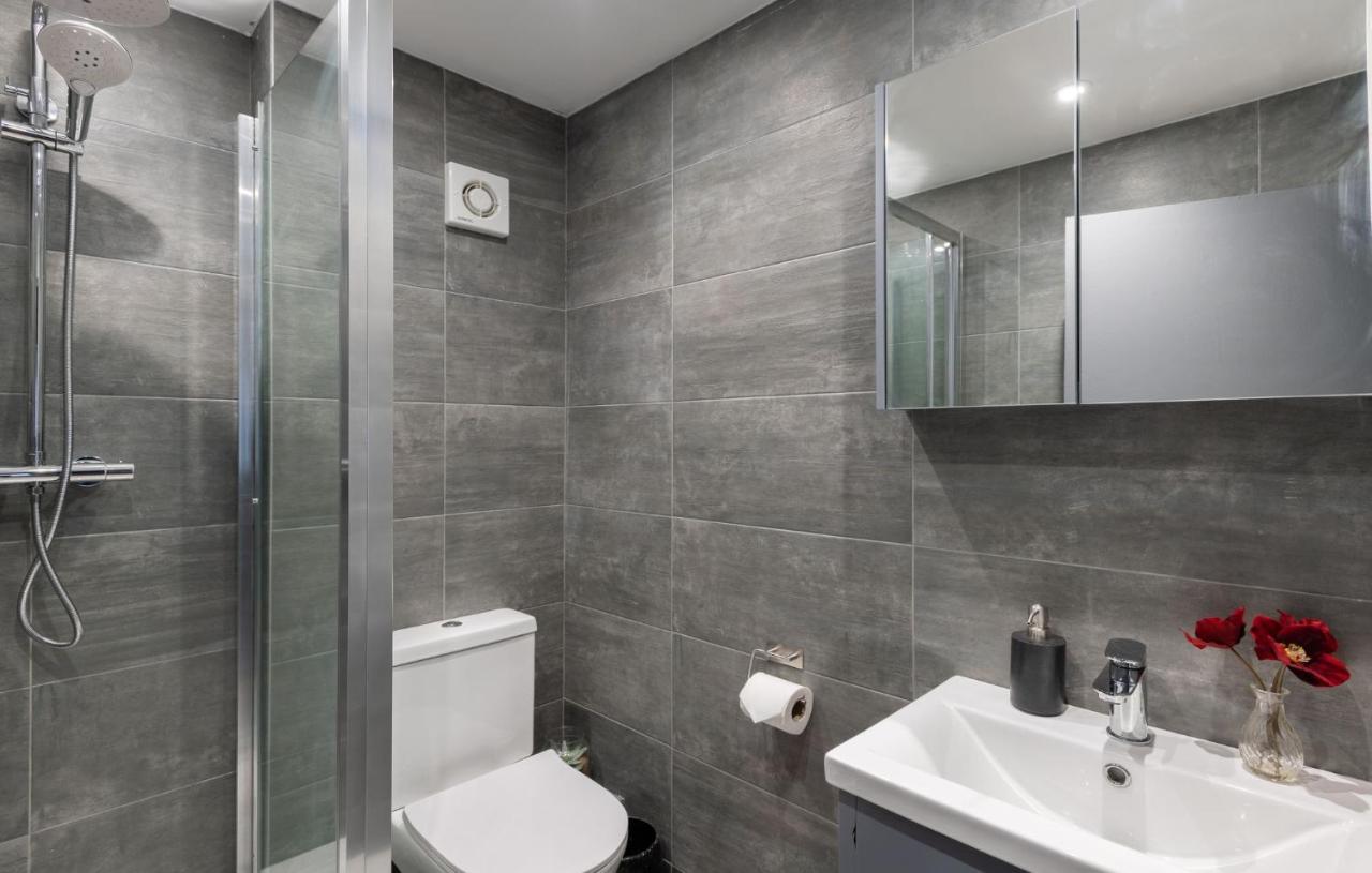 Spacious And Modern 4 Bed Apartment Next To Borough Station 런던 외부 사진