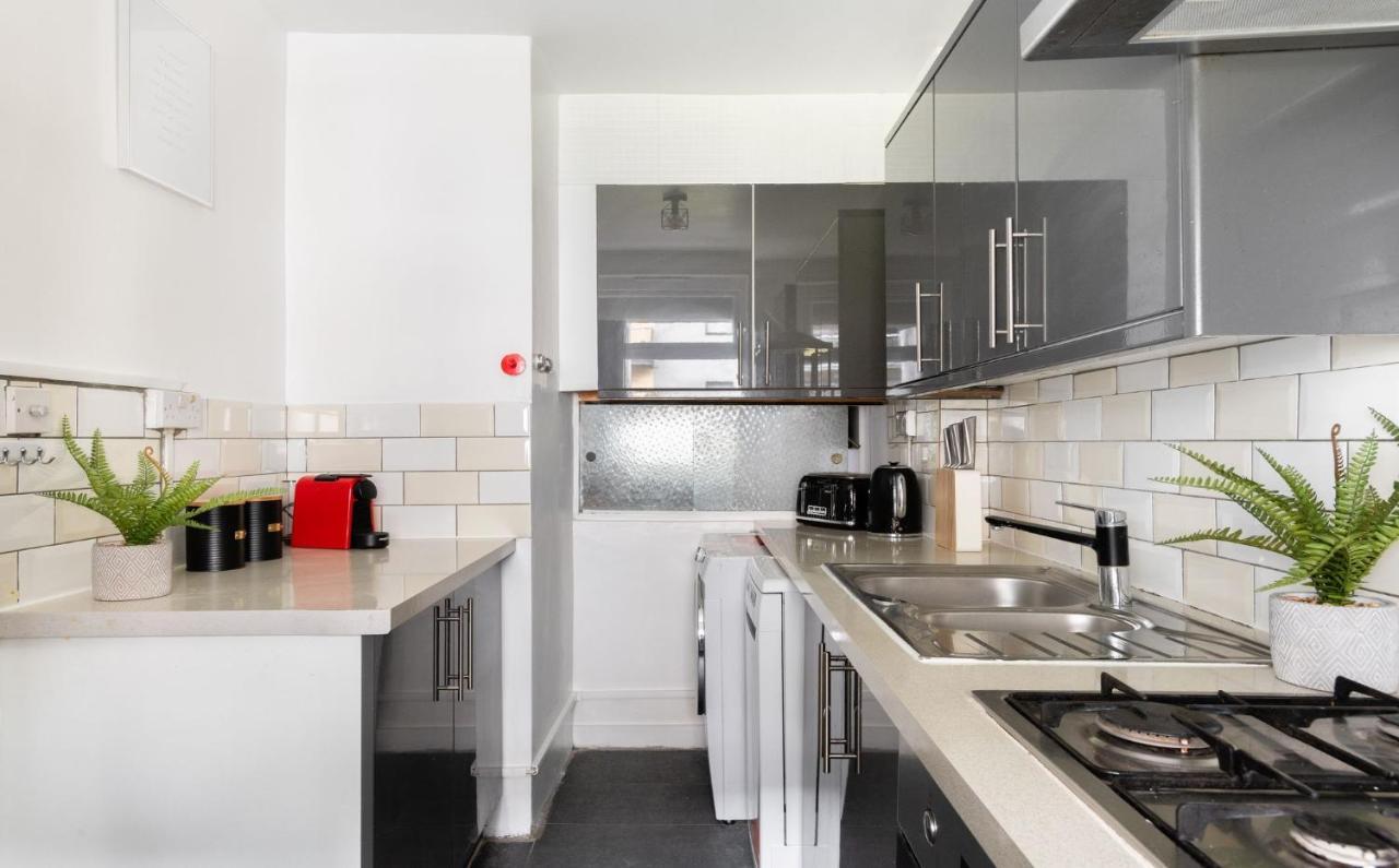 Spacious And Modern 4 Bed Apartment Next To Borough Station 런던 외부 사진