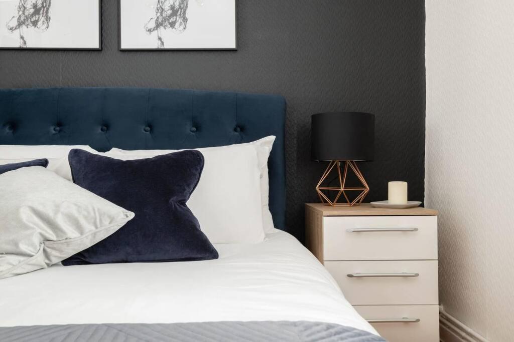Spacious And Modern 4 Bed Apartment Next To Borough Station 런던 외부 사진